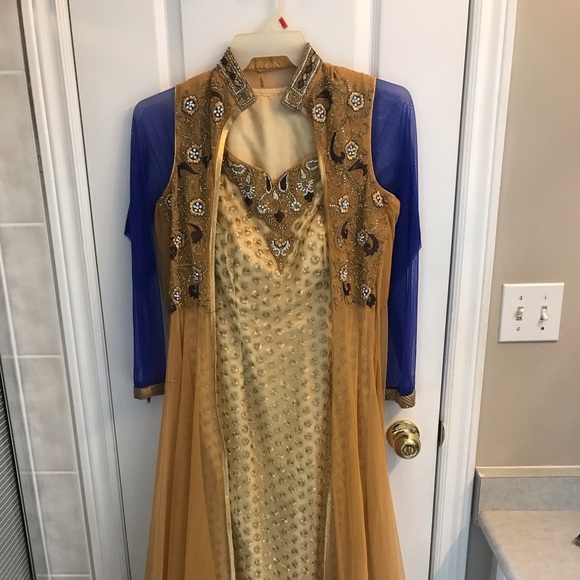 Gorgeous Indian dress suit, worn once like brand new. - Picture 4 of 4